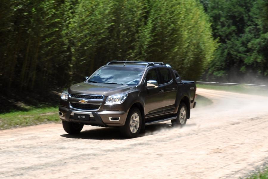  Chevrolet S10 4x4 Double Cab 2012 года  (фото 1 из 17)